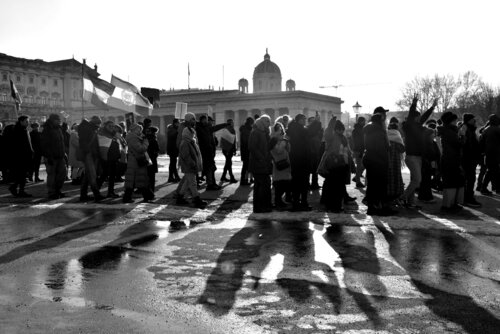 "Vienna  Palace  -People From Afar " di JO Tuck, Fotografia in vendita su Singulart