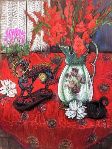 Cyclamen, Gladioli with a  dragon still life von Patricia Clements, Werk auf Papier kaufen auf Singulart
