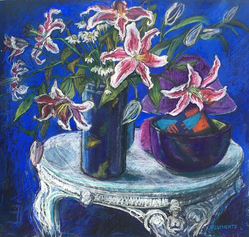 Lilles with Cobalt blue von Patricia Clements, Zeichnungen kaufen auf Singulart