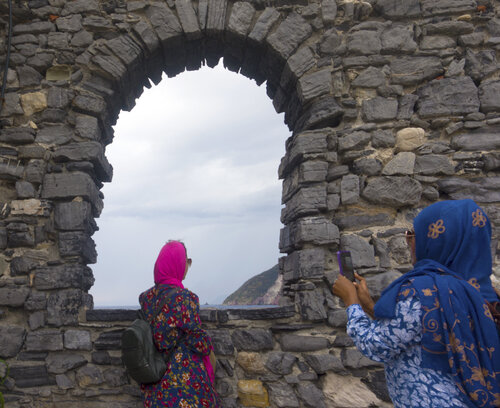 Tourists von Andrea Benetti, Fotografie kaufen auf Singulart