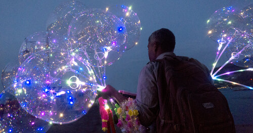 Colorful balloons von Andrea Benetti, Fotografie kaufen auf Singulart
