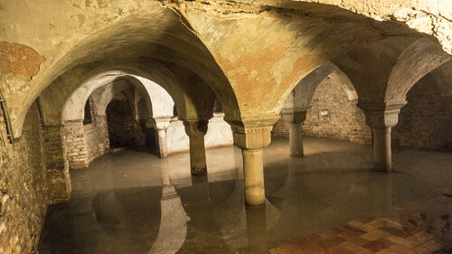 The flooded crypt I Andrea Benetti
