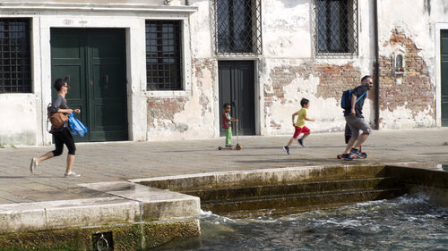Di corsa von Andrea Benetti, Fotografie kaufen auf Singulart