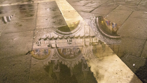 Il riflesso della Basilica di San Marco di Andrea Benetti, Fotografia in vendita su Singulart