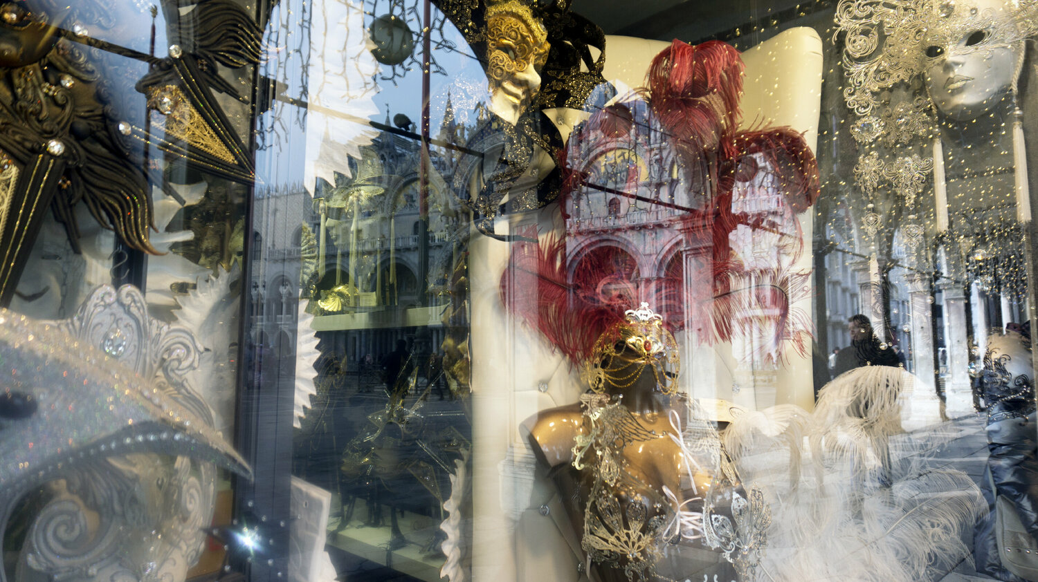 The shop windows of Piazza San Marco Andrea Benetti Fotografie zu verkaufen