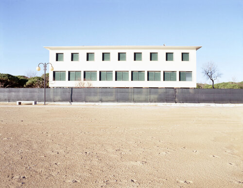 RESORT_05 (Museum Quality Fine Art print / Archival Pigment Print) van Gianfranco Pezzot, Fotografie te koop op Singulart