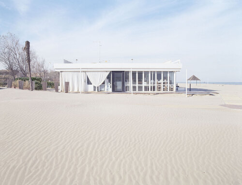 RESORT_09 (Museum Quality Fine Art print / Archival Pigment Print) van Gianfranco Pezzot, Fotografie te koop op Singulart