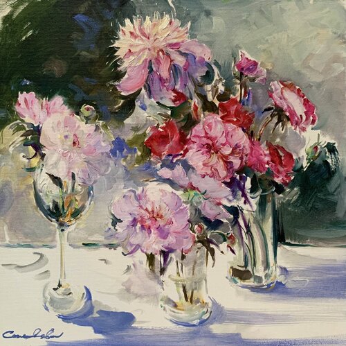 "ROSES AND PEONIES" ,,SPRING FLOWERS"  " PINK&WHITE" "PEONIES IN GLASSES" " STILL LIFE WITH SPRING FLOWERS"  " FLOWERS ON A WHITE TABLECLOTH" di Olga Soloviova, Pittura in vendita su Singulart