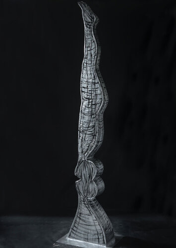 Connection III – The Silent Equilibrium (Sculpture – Hand-Painted Resin and Iron Base) von Juca Maximo, Skulptur kaufen auf Singulart