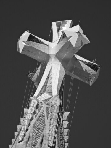 © CURV 07199 - Sagrada família - Barcelona - Antoni Gaudí de Richard Martin, Fotografía a la venta en Singulart