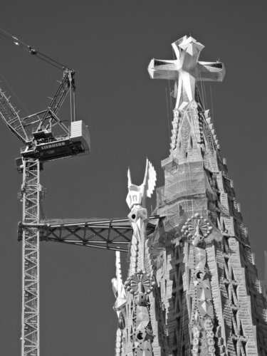 © CURV 07202 - Sagrada família - Barcelona - Antoni Gaudí von Richard Martin, Fotografie kaufen auf Singulart