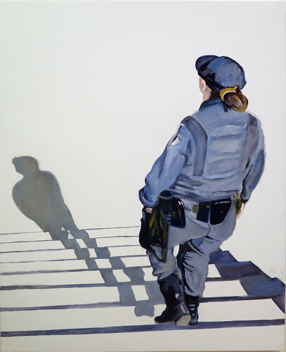 Mujer policía bajando una escalera di Jesús Manuel Moreno, Pittura in vendita su Singulart