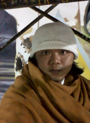 The Enlightenment of Gautama Buddha di Yothin Kanokbanpot, Pittura in vendita su Singulart