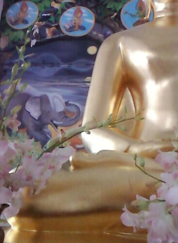 The Enlightenment of Gautama Buddha di Yothin Kanokbanpot, Pittura in vendita su Singulart