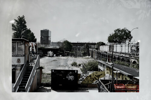 Je n'ai pas retrouvé Potsdamer Platz-Mitte van Évelyne Coutas, Fotografie te koop op Singulart