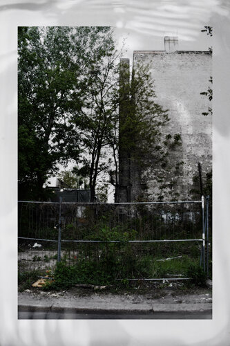 Je n'ai pas retrouvé Potsdamer Platz- Neuköln van Évelyne Coutas, Fotografie te koop op Singulart