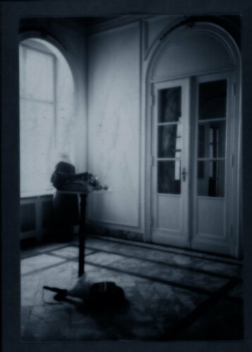 Dire Berlin/ 1  Café Eisntein by Évelyne Coutas, 사진 for Sale on Singulart