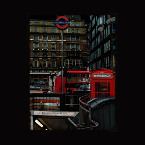 Urbanités I - Londres- Charing Cross station di Évelyne Coutas, Fotografia in vendita su Singulart