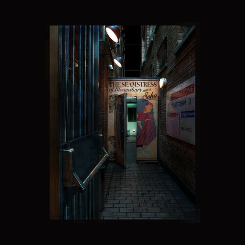 Urbanités I - Londres- Central line de Évelyne Coutas, Fotografía a la venta en Singulart