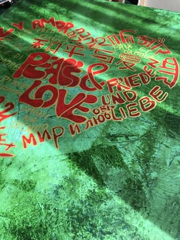 Peace&love? Yes, please! Javier Santana