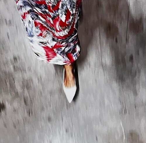 Je marche seule par Muriel Deumié, Photographie en vente sur Singulart