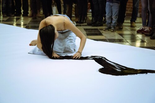 Performance Cheveux d'Encre - PEACE - Palais Rihour Lille 2016 de Kaixuan Feng, Fotografía a la venta en Singulart