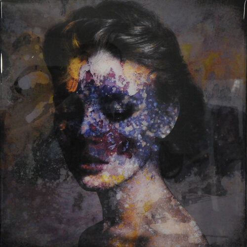 An Bass small resin gloss edition van Karin Vermeer, Schilderij te koop op Singulart