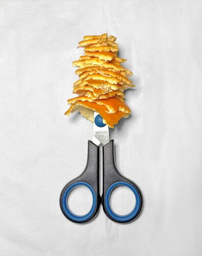 Cut or peel von Sumit Mehndiratta, Fotografie kaufen auf Singulart