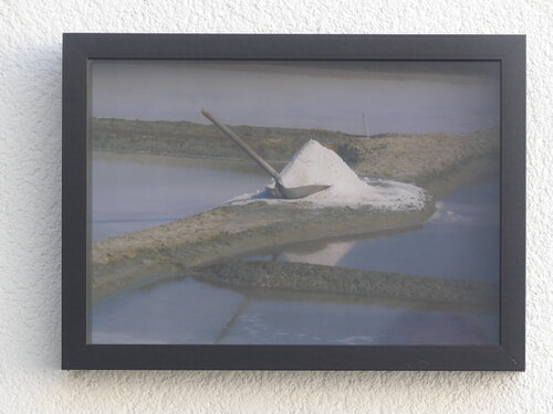 Impression Fine Art "le sel de ré se ramasse à la pelle" di Michel Thévenot, Fotografia in vendita su Singulart
