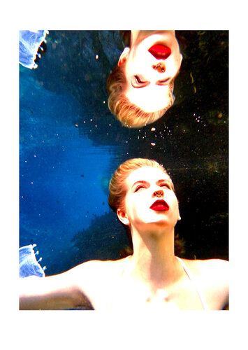 Look in thy glass - A2 limited Edition de Kerry A. Inkster, Fotografía a la venta en Singulart