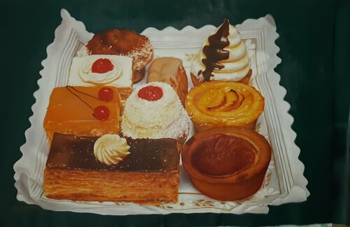 Surtido de Pasteles von Gorka Gonzalez Crespo, Malerei kaufen auf Singulart
