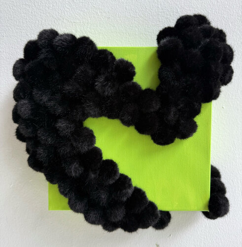 Textured Neon Heart | Sculptural Mixed Media Wall Art – Contemporary Tactile Pop Abstraction van Victo, Schilderij te koop op Singulart
