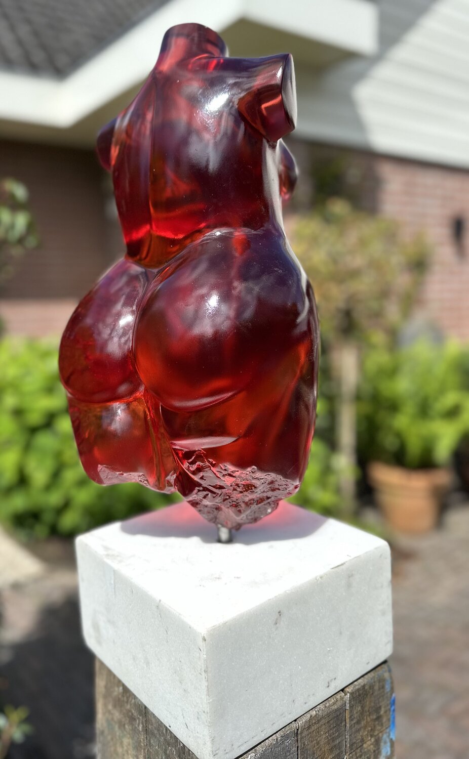 Prèt-à-Décorer Transparant Red Herold Van den Berg Skulptur zu verkaufen