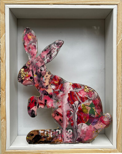Lapin rose à la feuille d'or sous cadre de PatMoli, Otros medios a la venta en Singulart