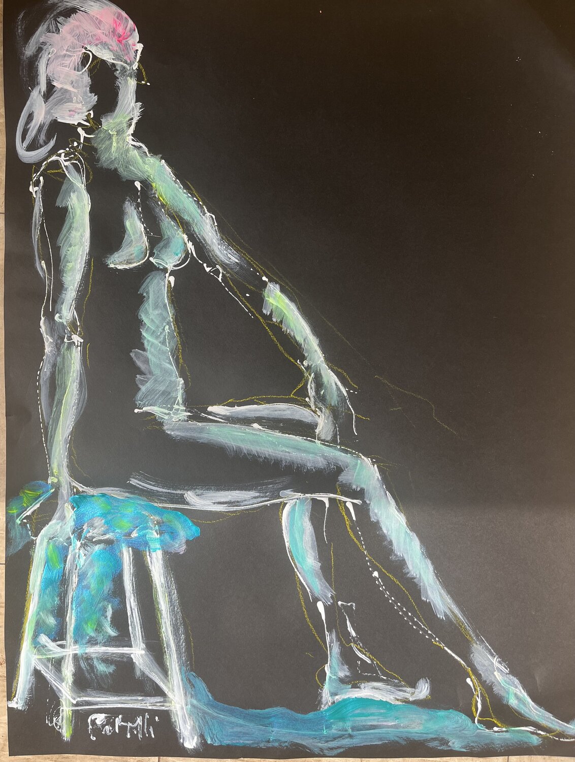 Femme assise sur noir PatMoli