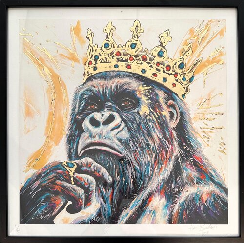 King Gorilla Gold Retouchè - Fine Art Edition von Hani Badawi Leo, Druck kaufen auf Singulart