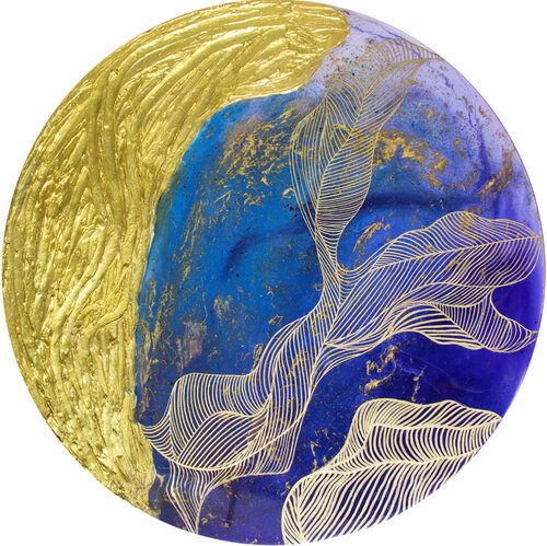 Gold algae in the water. Svetlana Saratova