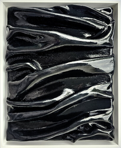 Black lacqured foldes by Svetlana Saratova, Painting for Sale on Singulart