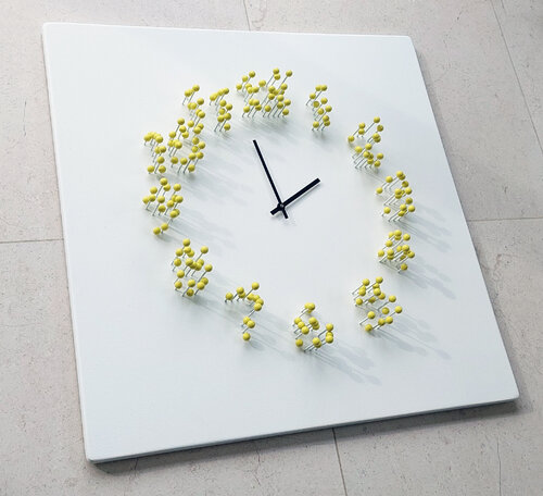 mocap (white yellow) illusionistic wall clock / wall-sculpture von Jan Paul, Skulptur kaufen auf Singulart