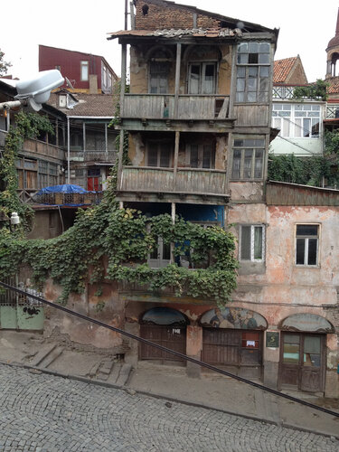 View from hotel room, Tbilisi - 2012 di Barry Kootchin, Fotografia in vendita su Singulart