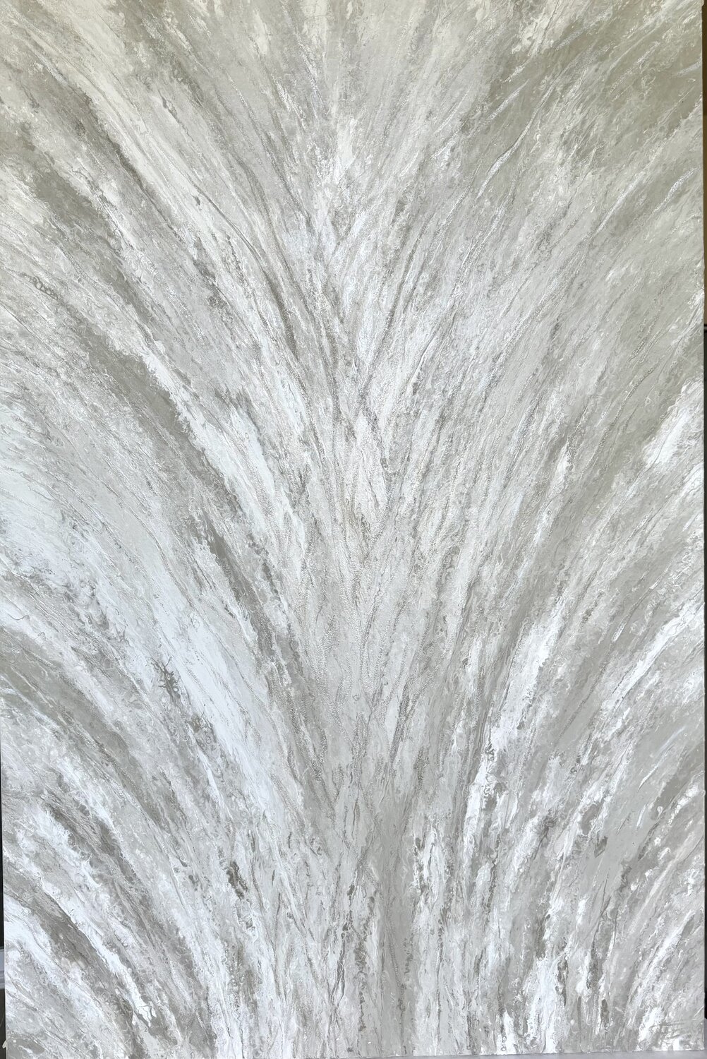 Lien — Vertical Silver and Pearl Textured Abstract, 150 cm Kseniia Turik Originalgemälde zu verkaufen
