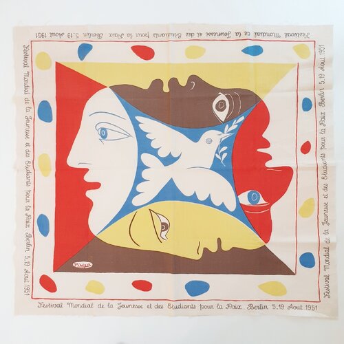 YOUTH FESTIVAL SCARF van Pablo Picasso, Afdruk te koop op Singulart