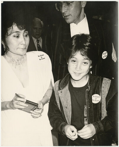 Yoko Ono & Sean Lennon van Andy Warhol, Fotografie te koop op Singulart