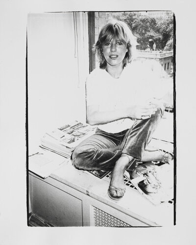 Gelatin silver print of Marianne Faithful Sitting in Window by Andy Warhol van Andy Warhol, Fotografie te koop op Singulart