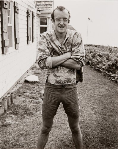 Keith Haring at Andy Warhol’s Montauk Estate, "Eothen” van Andy Warhol, Fotografie te koop op Singulart