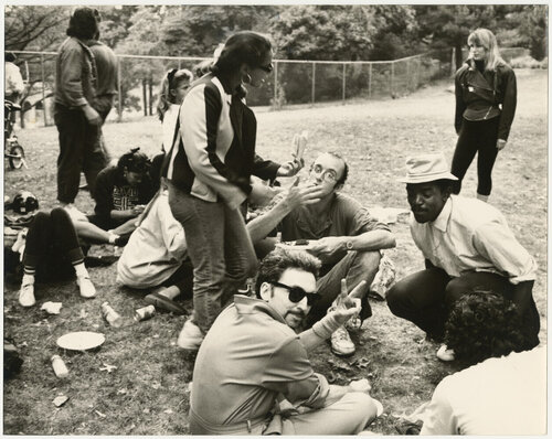 Keith Haring in Park with Friends di Andy Warhol, Fotografia in vendita su Singulart