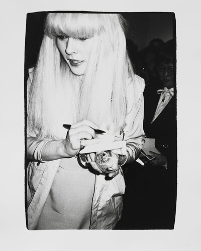 Gelatin silver print of Debbie Harry by Andy Warhol van Andy Warhol, Fotografie te koop op Singulart