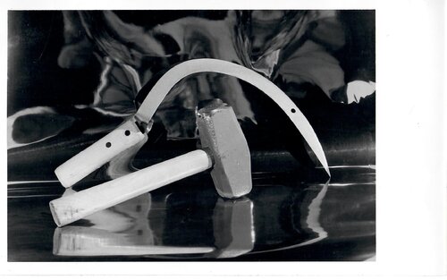 Hammer and Sickle van Andy Warhol, Fotografie te koop op Singulart
