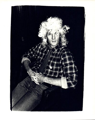Unidentified Man Wearing a Wig, possibly Thomas Ammann de Andy Warhol, Fotografía a la venta en Singulart