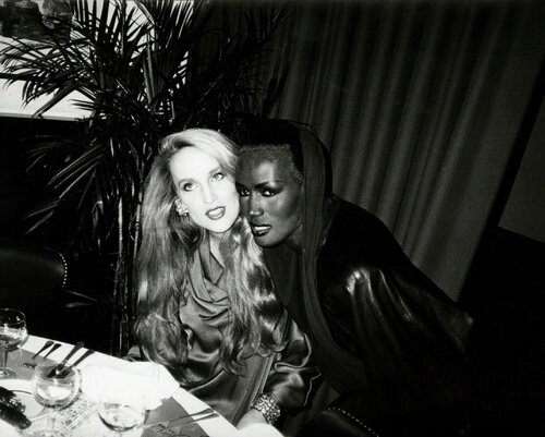 Jerry Hall & Grace Jones van Andy Warhol, Fotografie te koop op Singulart